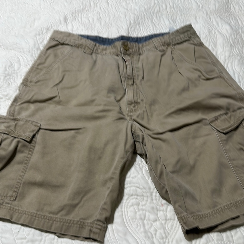 Cargo shorts 32